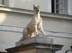  un des loups encadrant le portail de l'hôtel des loups